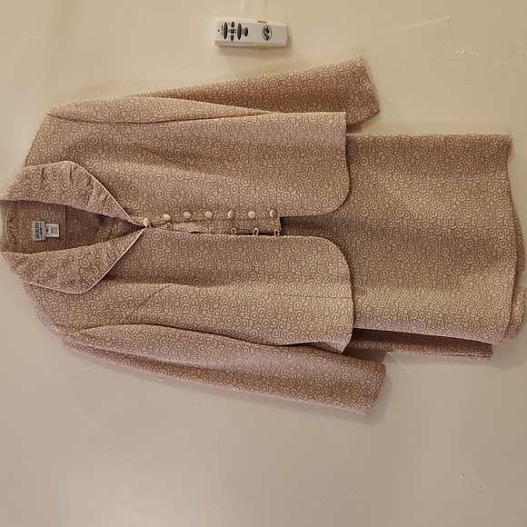 Two Piece Suit - Picture 1 of 3